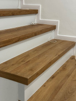  Schody s bilou podstupnici vinyl zakaznika